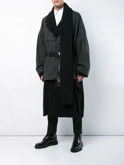 Shop Yohji Yamamoto Mantel Im Lagen-look In Black