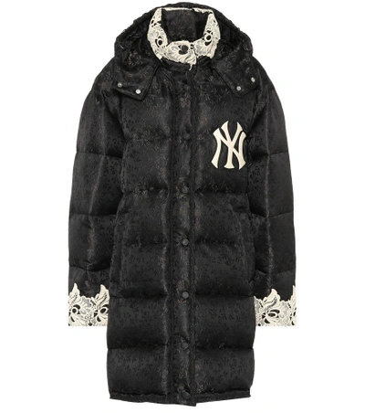 Shop Gucci Ny Yankees Jacquard Puffer Coat In Black