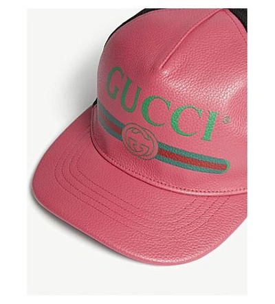 Shop Gucci 标志 皮革 和 网格 帽 In Fuschia
