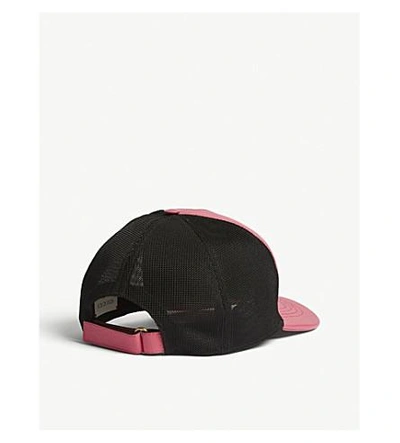 Shop Gucci 标志 皮革 和 网格 帽 In Fuschia
