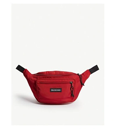 Shop Balenciaga 探险者 标志 带 袋 In Red