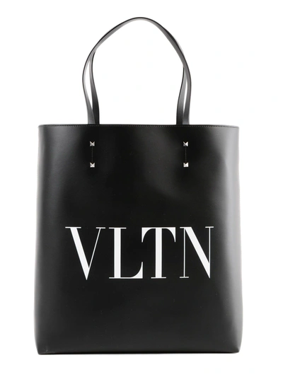 Shop Valentino Vltn Logo Print Tote In 0ni Nero/bianco
