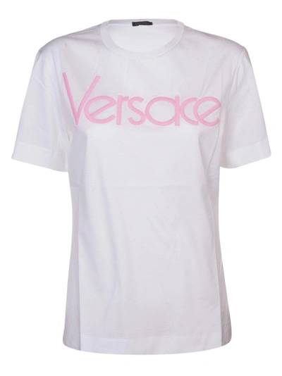 Shop Versace Logo Print T-shirt In Bianco Rosa