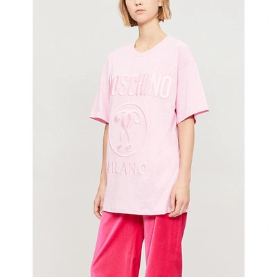 Shop Moschino 标志-浮雕 棉-球衣 吨-衬衫 In Pink