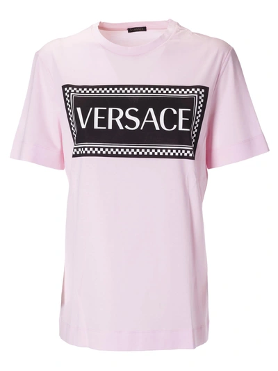Shop Versace Logo Print T-shirt In Rosa/bianco