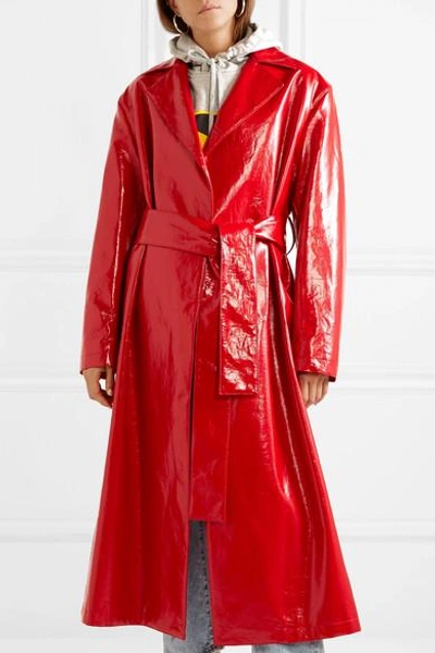 Shop Msgm Faux Glossed-leather Trench Coat In Crimson