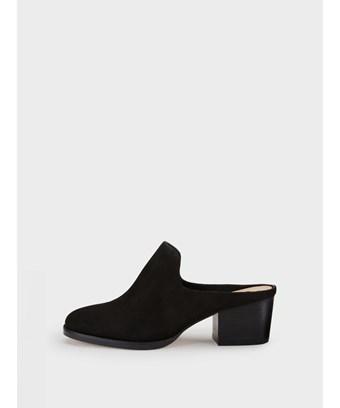 black closed toe clogs