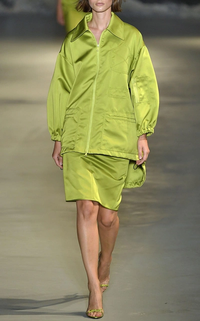Shop N°21 N&deg;21 Lidia Fitted Duchess Satin Skirt In Green