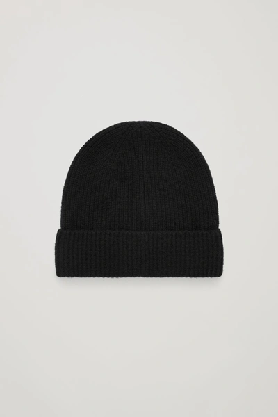 Shop Cos Knitted Cashmere Hat In Black