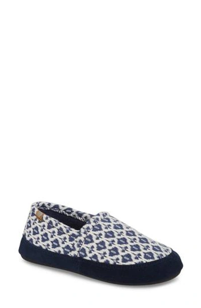 Shop Acorn Summer Weight Moc Slipper In Navy Tribal