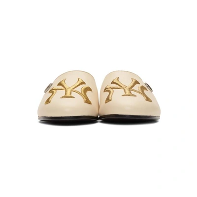 Shop Gucci Off-white Ny Yankees Edition Flamel Patch Slippers In 9522 Ivoire