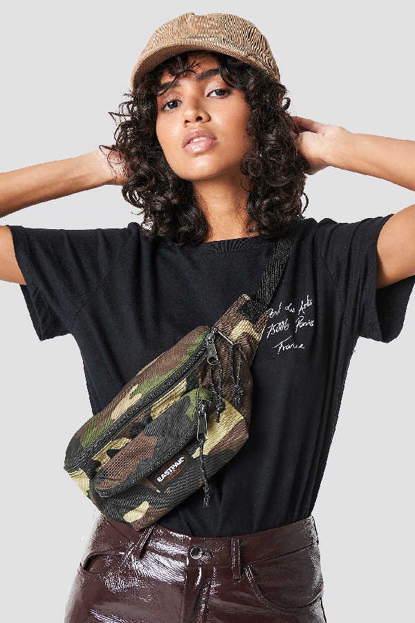 eastpak doggy bag camo