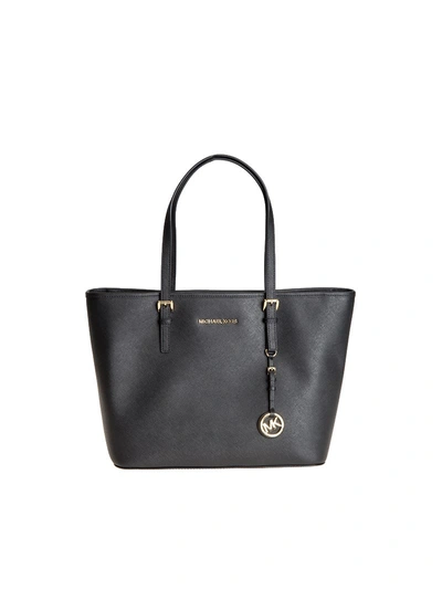 Shop Michael Michael Kors Leather Jet Set Tote In Nero/oro