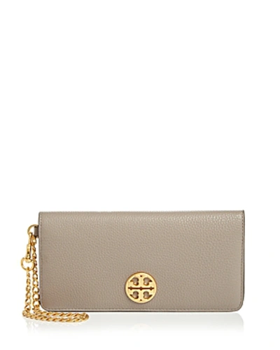 Shop Tory Burch Chelsea Pebbled Leather Wristlet In Gray/gold