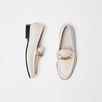 Shop Burberry The Leather Link Loafer In Ash White