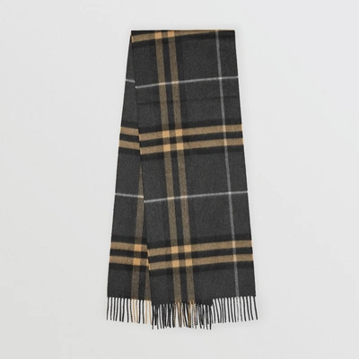 Shop Burberry The Classic Cashmere Scarf In Check In Dark Pewter Grey