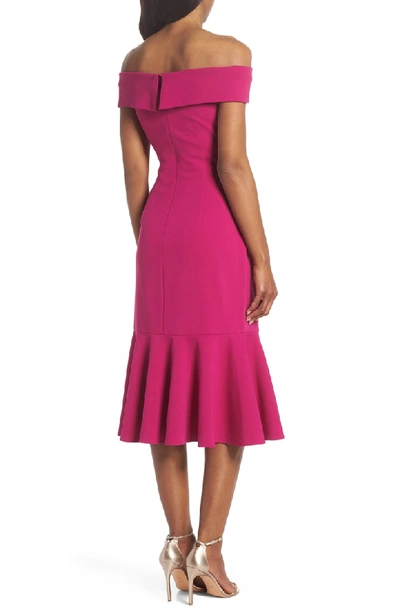 Shop Vince Camuto Off The Shoulder Midi Dress In Raspberry