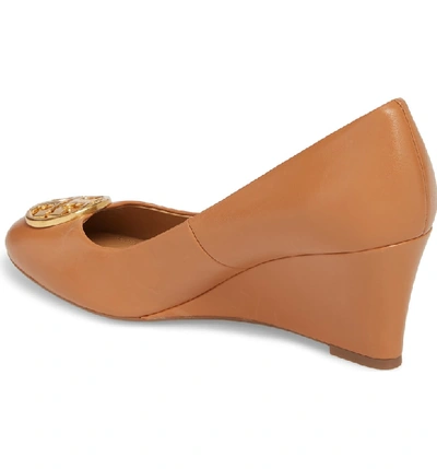 Tory Burch Chelsea Logo Medallion Wedge In Tan | ModeSens