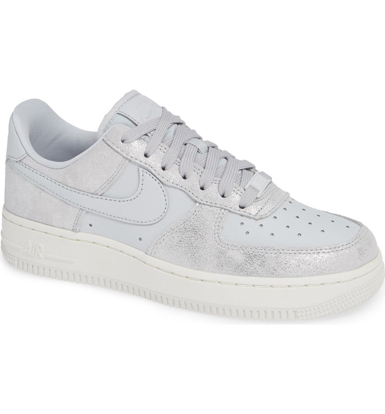 nike air force 1 07 trainers wolf grey glitter