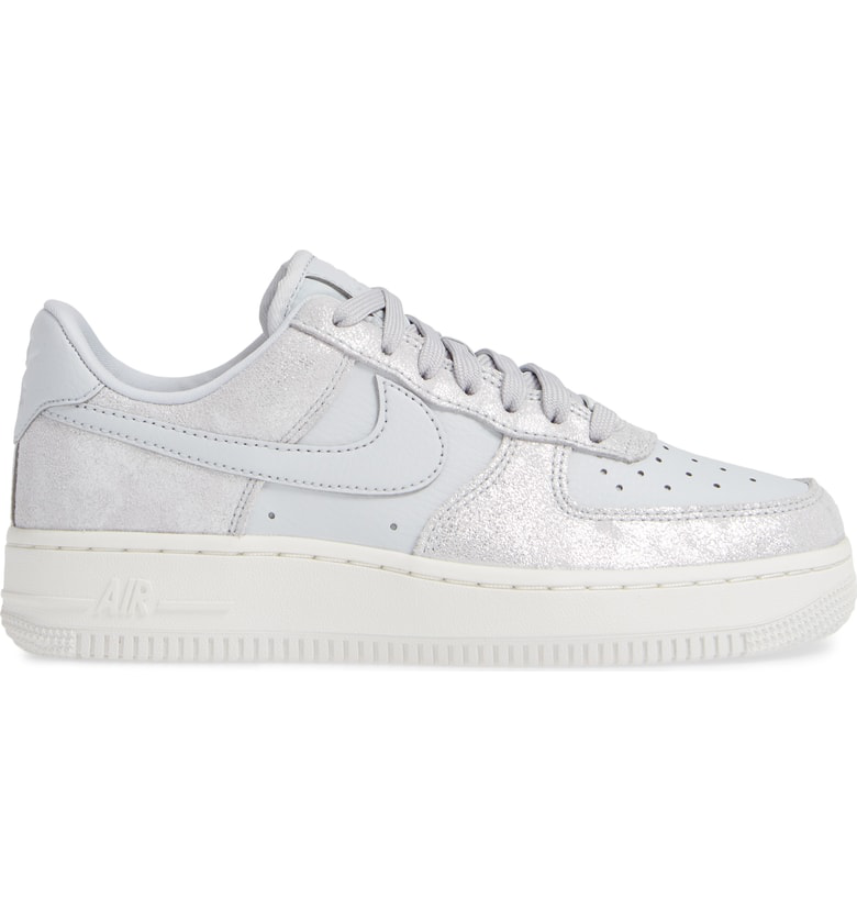 nike air force 1 07 trainers wolf grey glitter