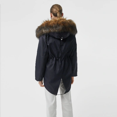 Shop Burberry Parka Mit Abnehmbarer Kapuze Mit Kunstpelzbesatz In Dark Navy