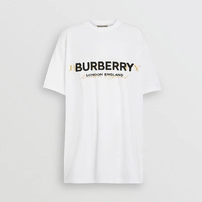 Shop Burberry Baumwoll-t-shirt Mit Überlagertem -logo In White