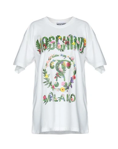 Shop Moschino T-shirt In Ivory