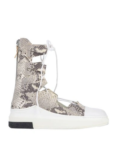 Shop Cinzia Araia Ankle Boot In Light Grey