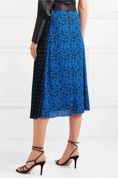Shop Alice And Olivia Lilia Asymmetric Pleated Printed Satin-trimmed Crepe De Chine Midi Skirt In Blue