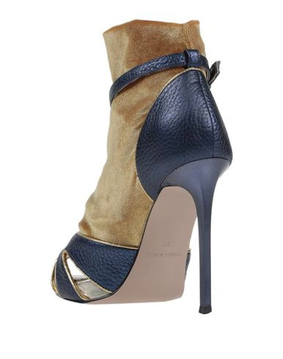 Shop Frankie Morello Pump In Gold