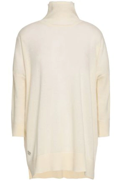 Shop Amanda Wakeley Two-tone Cashmere And Wool-blend Turtleneck Sweater In Ivory
