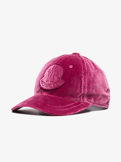Shop Moncler Baseballkappe Aus Samt In Pink/purple