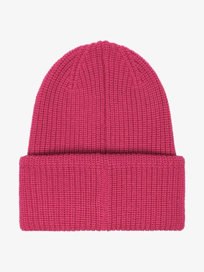 Shop Moncler Beanie Mit Logo In Pink/purple