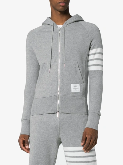 Shop Thom Browne Kapuzenjacke Mit Logo-patch In Grau