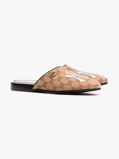 Shop Gucci Logo Print Ny Yankees Mules In Nude/neutrals