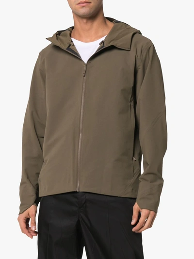 Shop Arc'teryx Veilance 'isogon' Kapuzenjacke Mit Reissverschluss In Brown