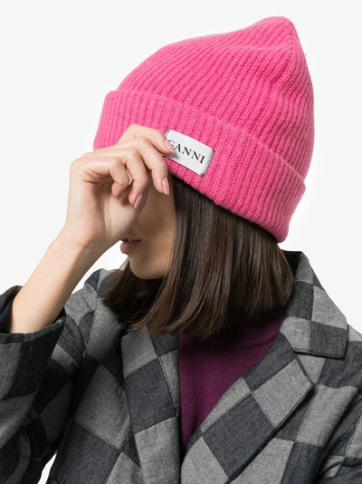 Shop Ganni Gestrickte Beanie In 514 Hot Pink