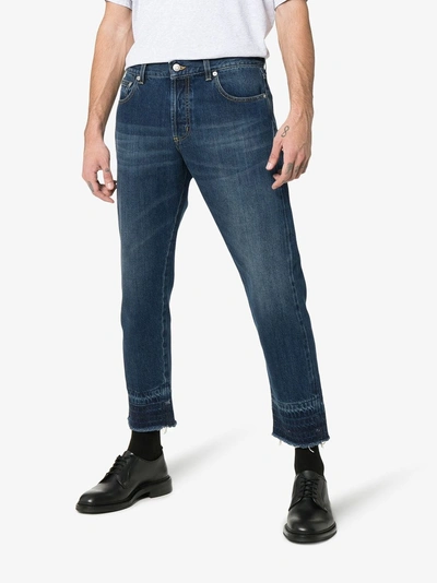 Shop Alexander Mcqueen Cropped-jeans Im Distressed-look In Blue