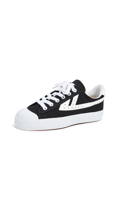 Shop Wos33 Classic Sneakers In Black/white
