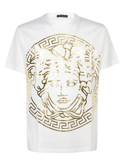 Shop Versace T-shirt In Bianco Gold