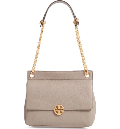 Shop Tory Burch Chelsea Flap Leather Shoulder Bag - Grey In Gray Heron