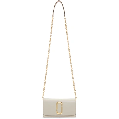 Shop Marc Jacobs Beige And Off-white Chain Wallet Bag In 088 Dustmul