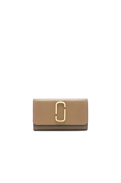 Shop Marc Jacobs Wallet On Chain In Taupe. In French Grey Multi