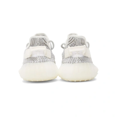 YEEZY 白色 AND 灰色 YEEZY BOOST 350 V2 运动鞋