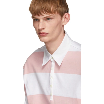 THOM BROWNE 粉色 AND 白色橄榄球条纹 POLO 衫