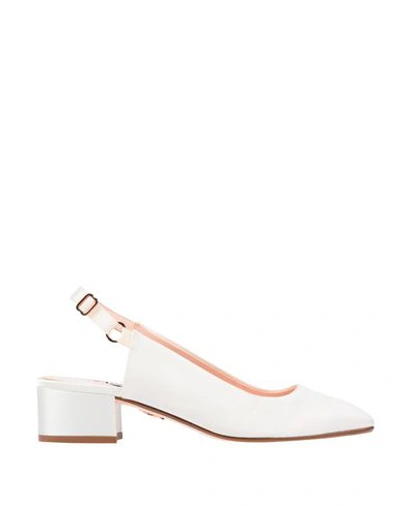 Shop Andrea Gomez Pump In Ivory