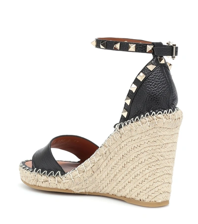 Valentino Rockstud 105 Textured-leather Espadrille Wedge Sandals In Black