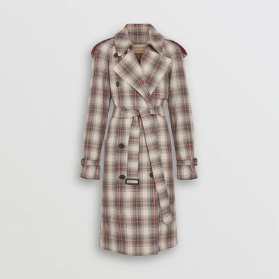 Shop Burberry Leichter Trenchcoat Mit Karomuster In Light Nude