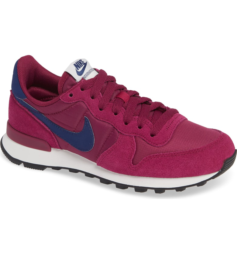 nike internationalist berry