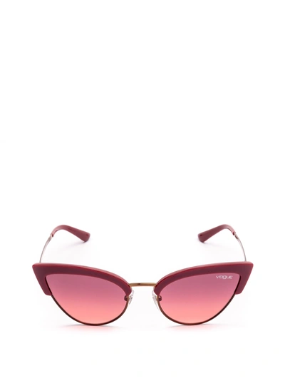 Shop Vogue Eyewear Sunglasses In 256620